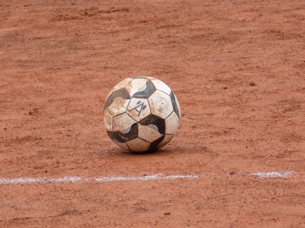 Příští soutěžní extraligový zápas uvidí diváci až v příštím roce