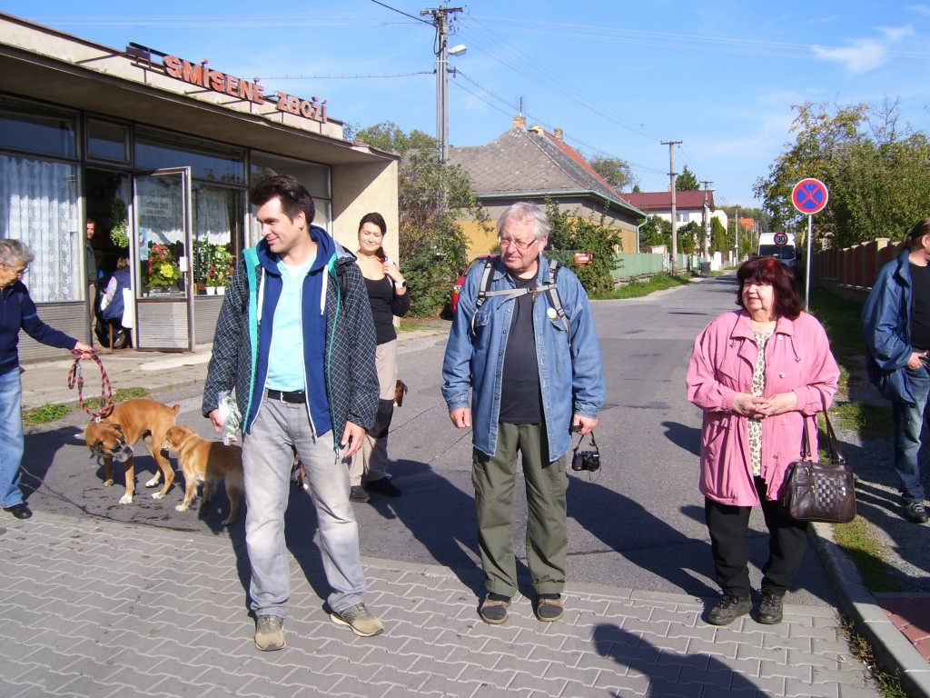 Na pochod odpůrců dálnice přišel i geolog Václav Cílek (uprostřed)