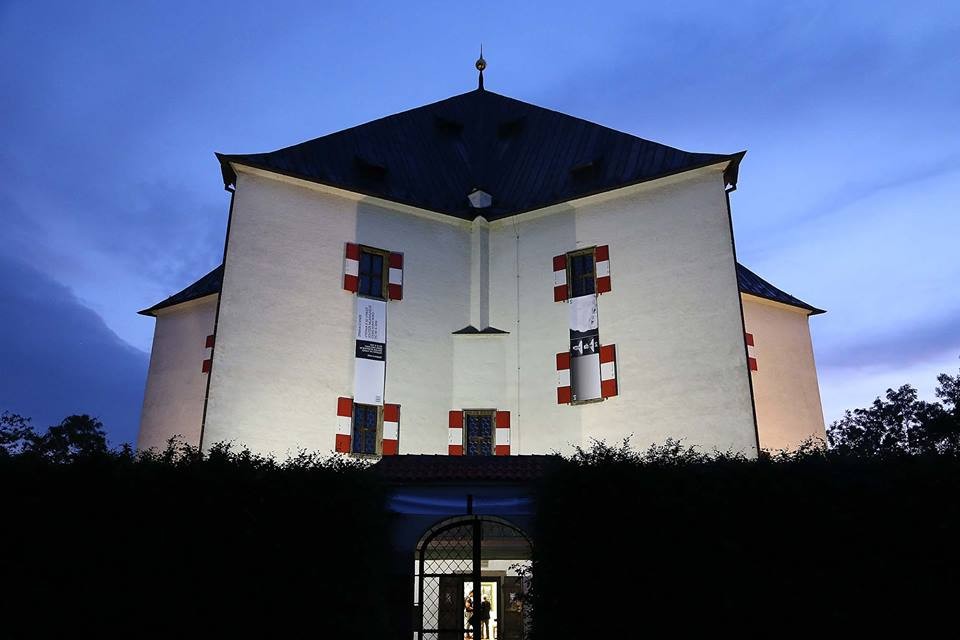 Navštivte například Letohrádek Hvězdu - Památník Národního písemnictví