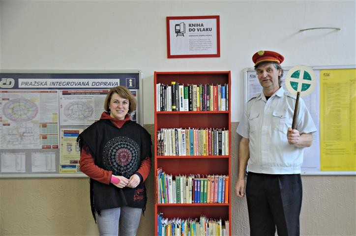 Kniha do vlaku na dobřichovickém nádraží