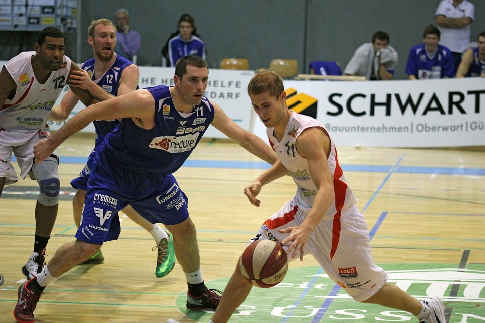 Basketbalová exhibice začíná v kladenském obchodním domě v pátek, ve tři hodiny odpoledne