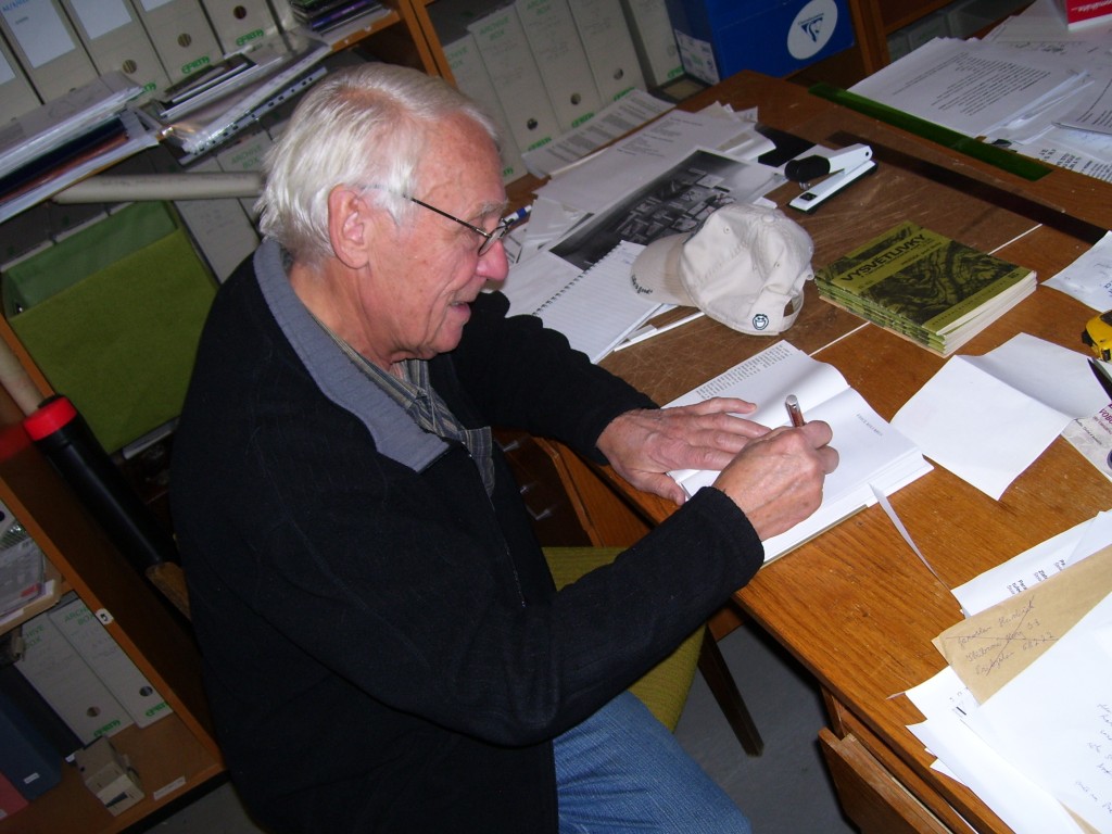 Petr Morávek ve své pracovně v Regionálním muzeu Jílové u Prahy