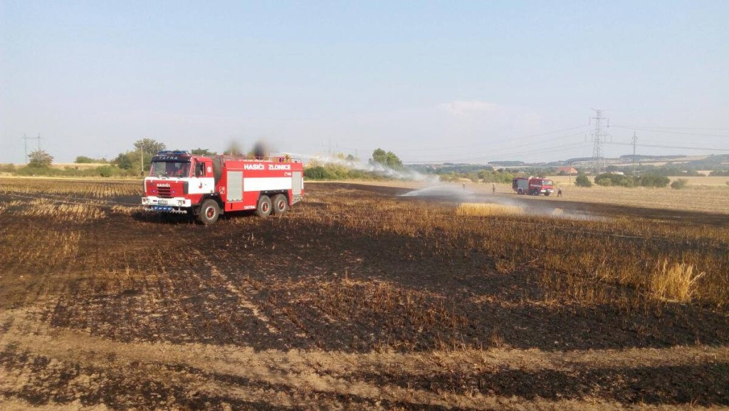 Požár na miletickém poli poblíž Velvar a Černuce