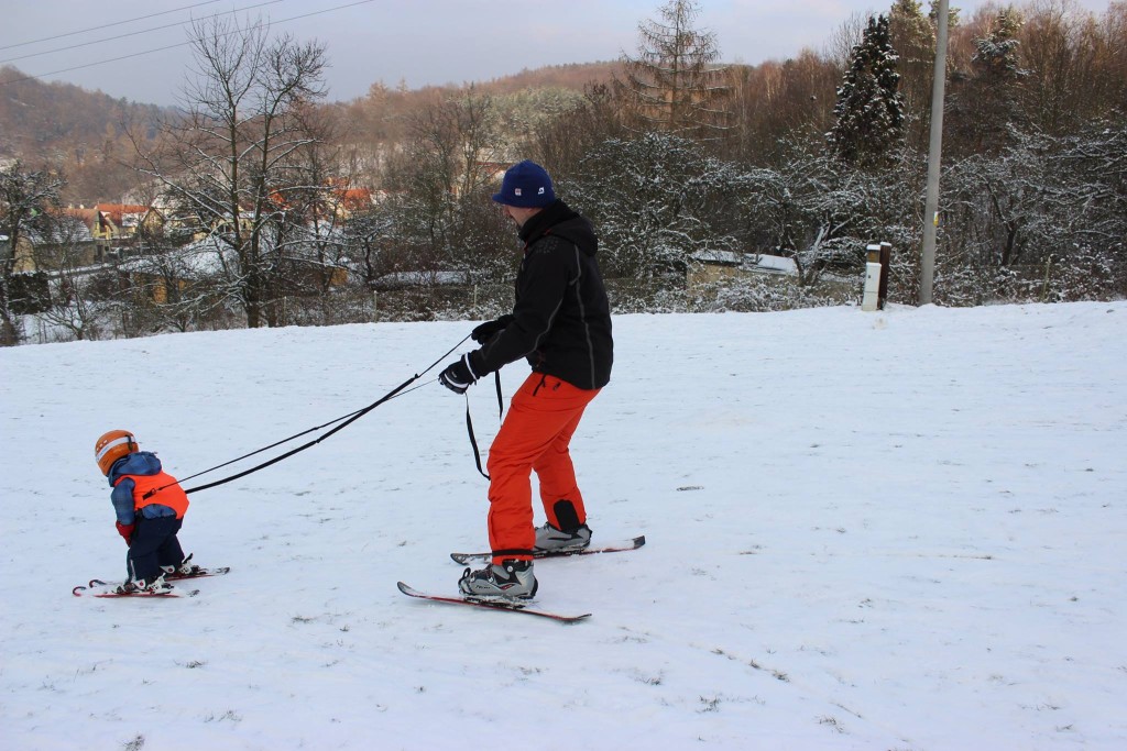 Kopeček v Úholičkách využijí například rodiče, kteří učí svou ratolest lyžovat
