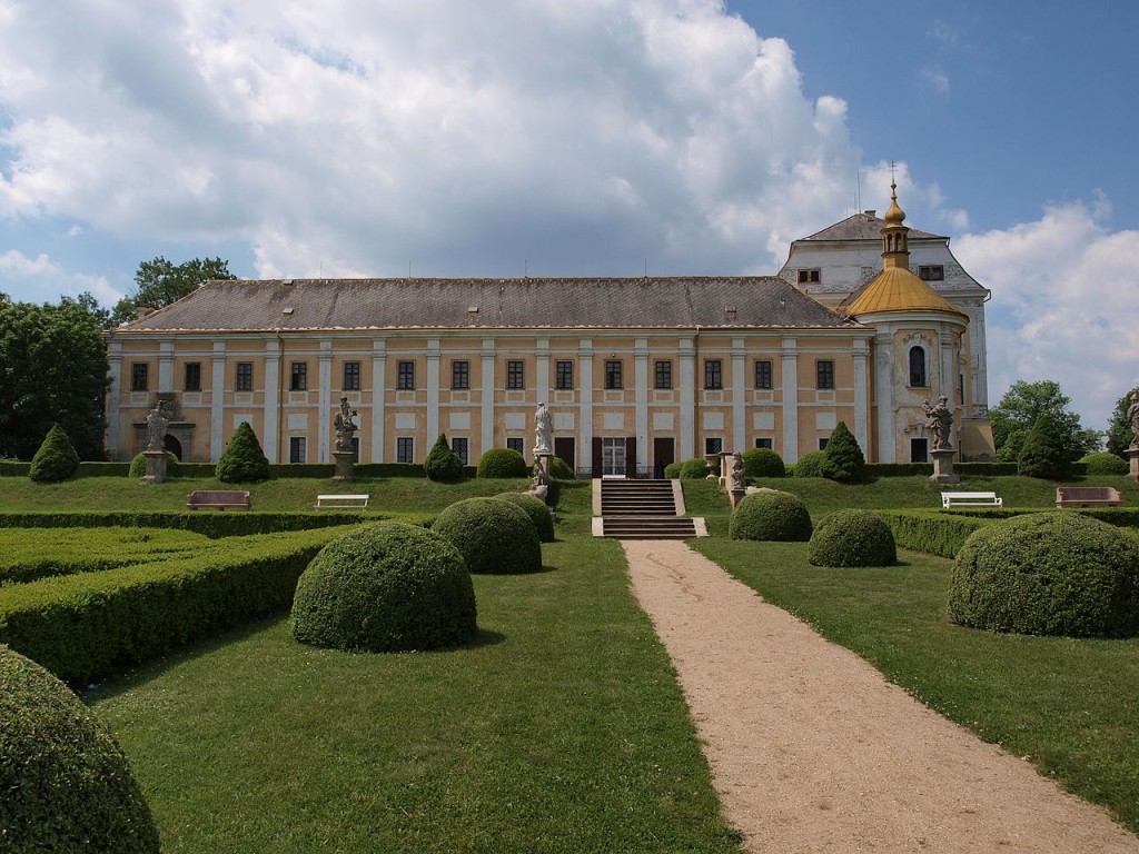 V zámeckém parku si projděte francouzský libosad a anglický park