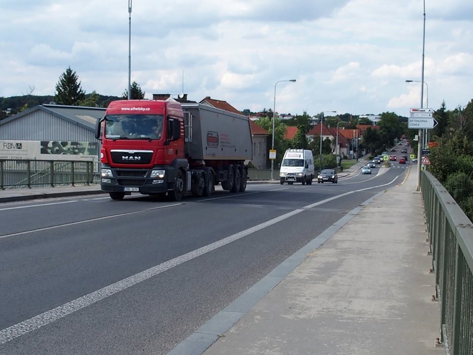 Po nadjezdu jezdí denně obrovské množství aut. Jeho uzavření bude znamenat velké komplikace. Kdy k němu dojde?