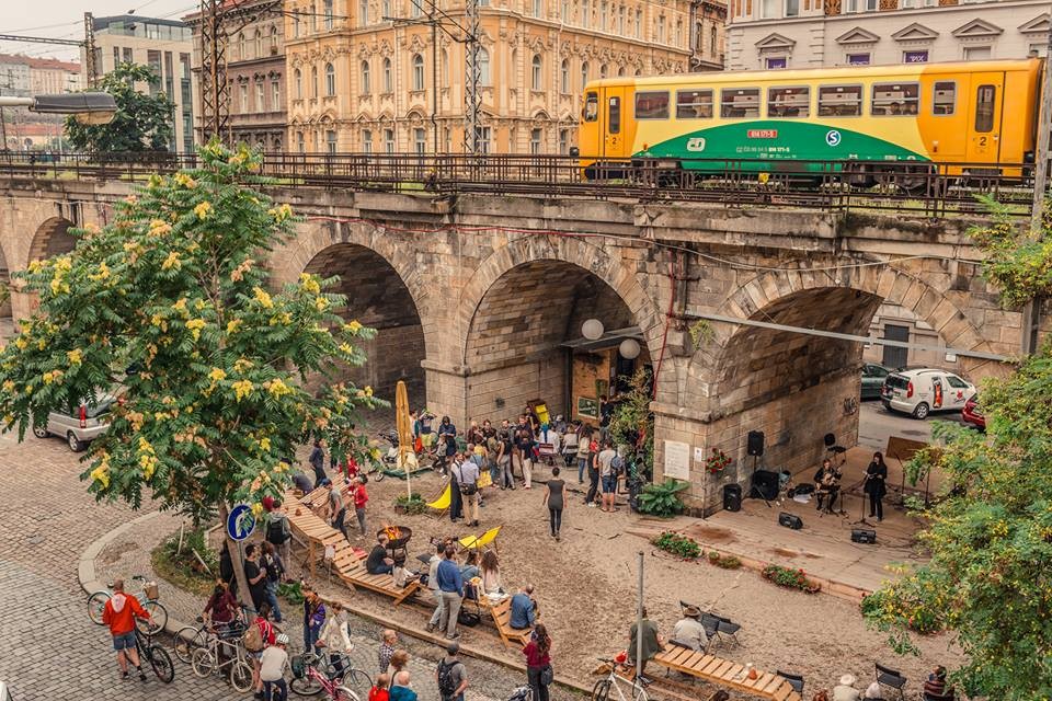 Pod viaduktem se konají pravidelné kulturní akce.