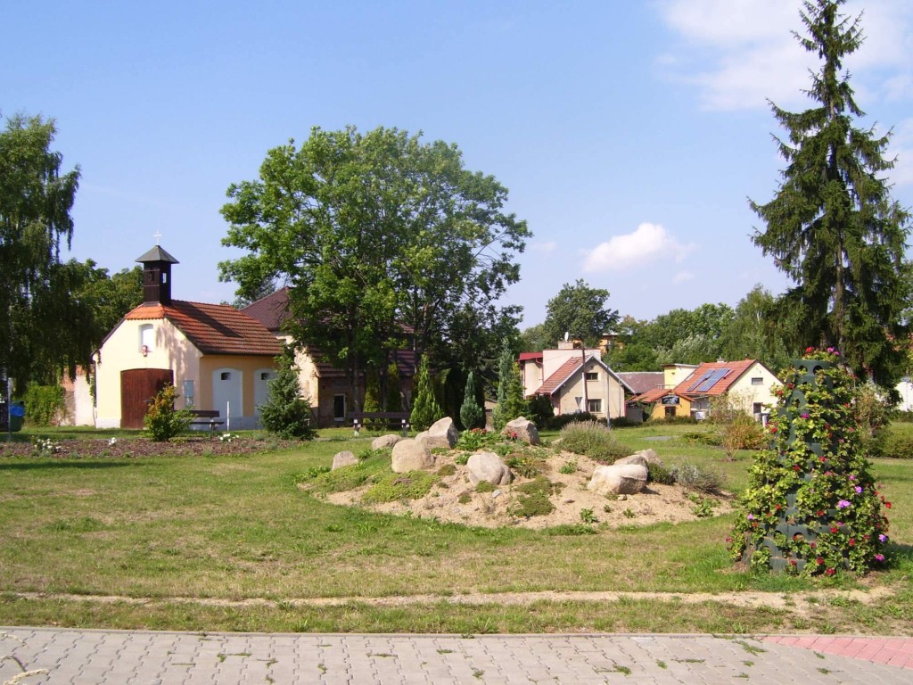 Kaplička a park v centru města procházejí obnovou
