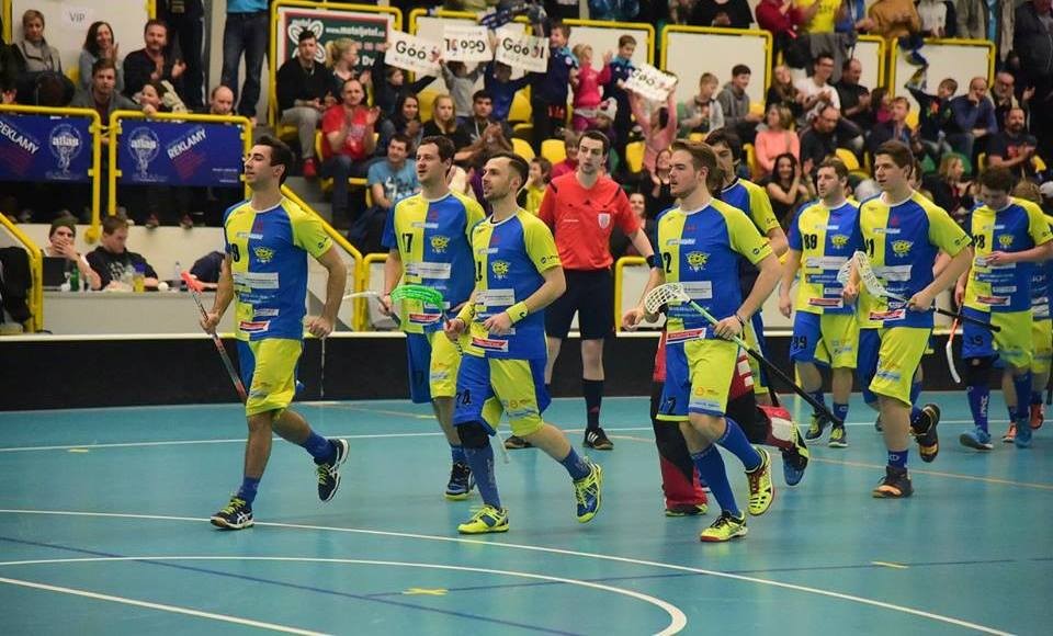 Králův Dvůr (ve žlutém) v úvodním utkání play-off udolal Liberec 5:4
