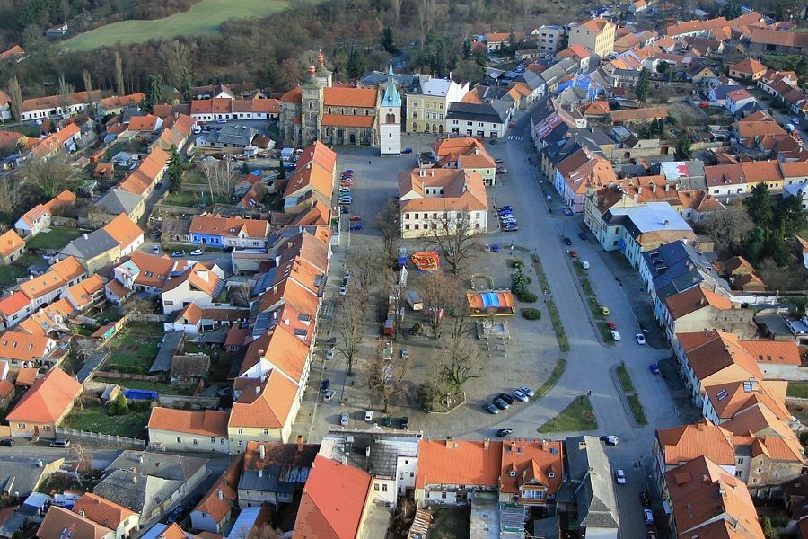 Kouřimské centrum nabízí dostatek parkovacích míst. Bude to tak pořád?