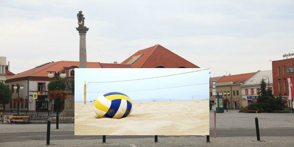 Proč se nymburské náměstí promění ve volejbalové hřiště?