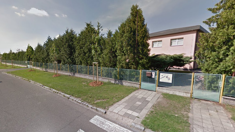 Před školkou se bude konečně parkovat bezpečněji