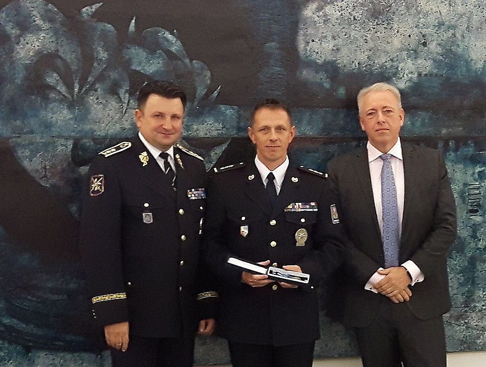 Oceněný policista René Peták (uprostřed) je šéfem příbramské policie od roku 2010. Čím si zasloužil prestižní ocenění? Čtěte v rozhovoru