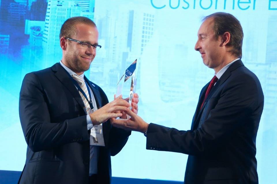 Kolínský místostarosta přebírá cenu za Chytrou klíčenku. Co vlastně umí?