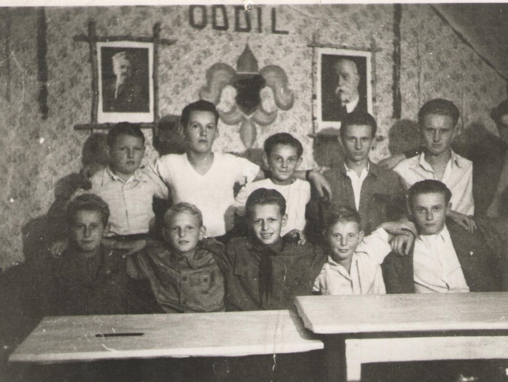 Oddíl kralupských skautů ve 30. letech
