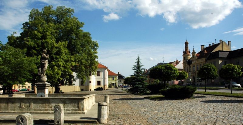 Kde nakonec středisko bude? Na náměstí, nebo u školy?