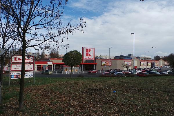 Retail centrum pomalu roste těsně vedle kutnohorského Kauflandu