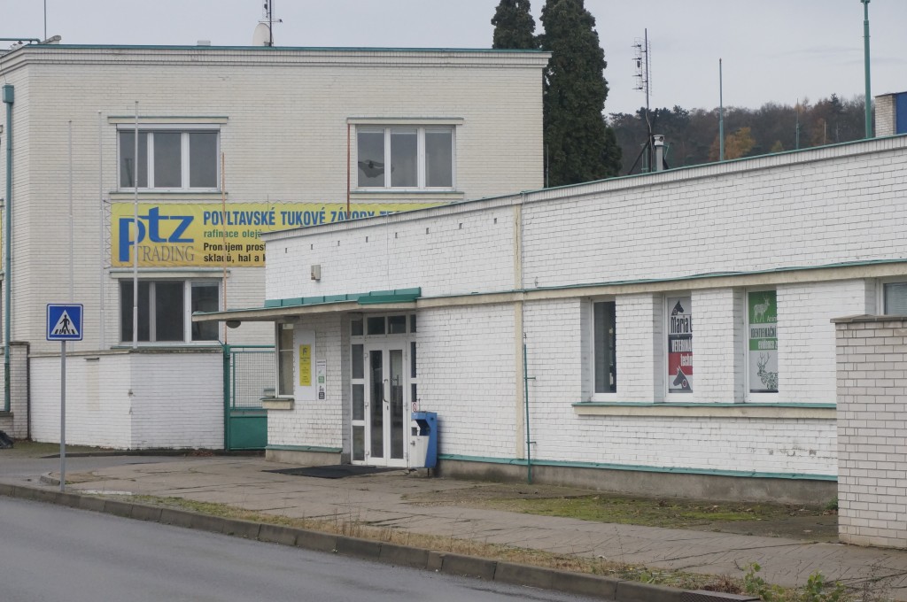 PTZ je zkratka pro Povltavské tukové závody. Kdysi se tu vyráběla i mýdla, například Nela batole.