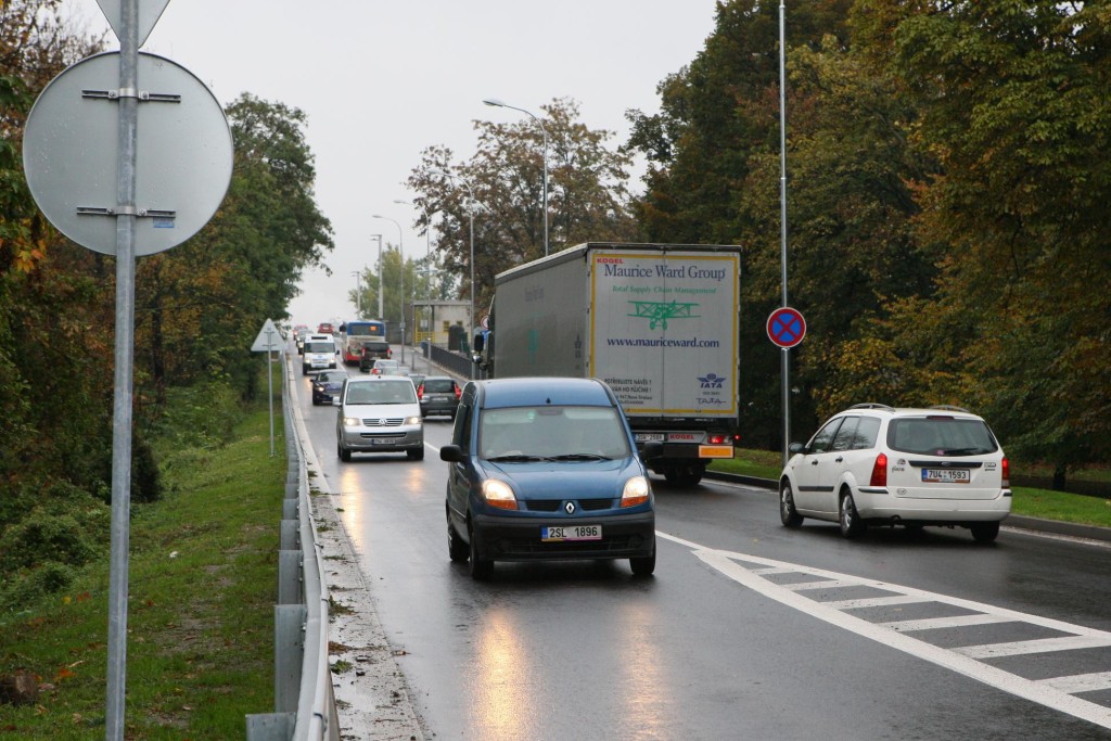 Průtah městem je od 14. 10. oficiálně hotov. U Kralup bude ovšem nová objížďka