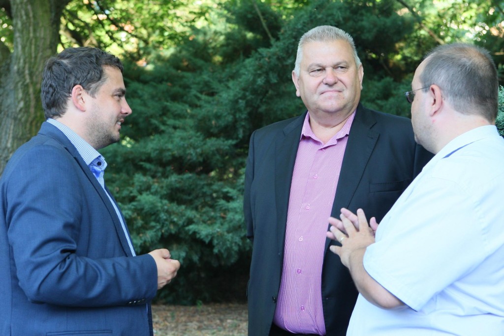 Hejtman Miloš Petera při jednání s náměstkem pražské primátorky pro dopravu a evropské fondy Petrem Dolínkem.