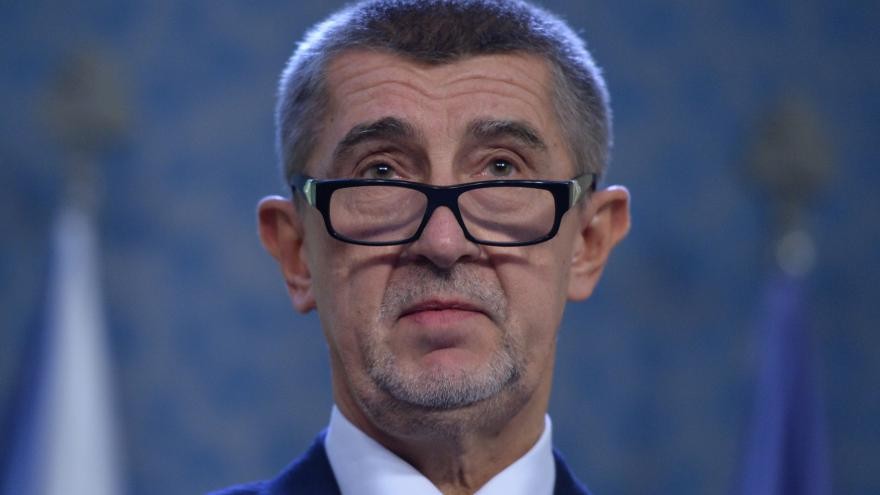 Předvolební heslo Sdílejte, než to zakážou! vyhrálo volby a zajistilo vůdci neomezenou vládu 
