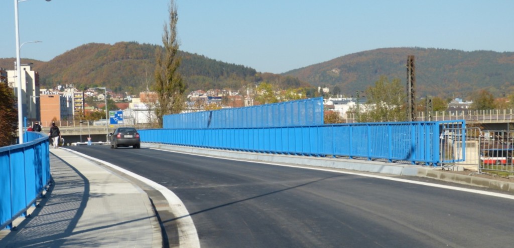 Most na Zavadilku v Berouně je opět průjezdný. Nejen místním se ulevilo. Most je totiž důležitou spojnicí mezi centrem s jižní částí města a okolních obcí