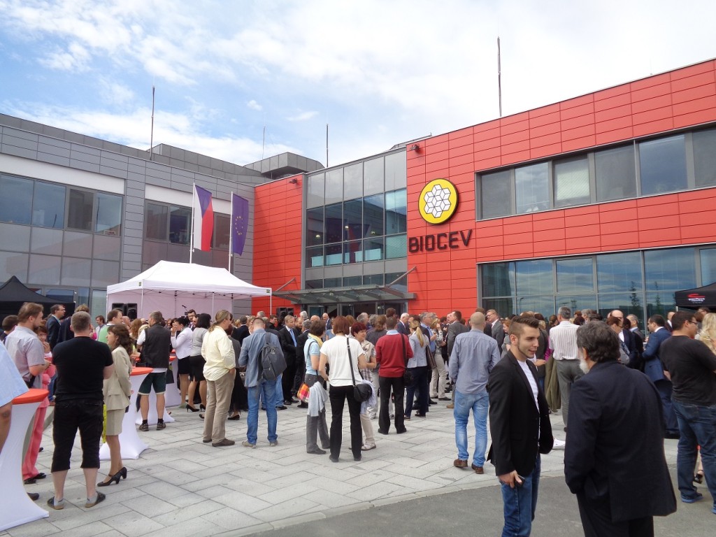 Biocev Biotechnologické a biomedicínské centrum Akademie věd a Univerzity Karlovy ve Vestci