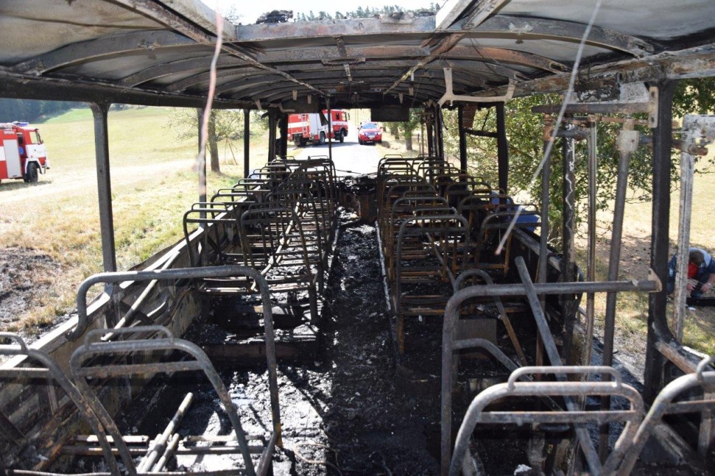Hořel autobus na příbramsku
