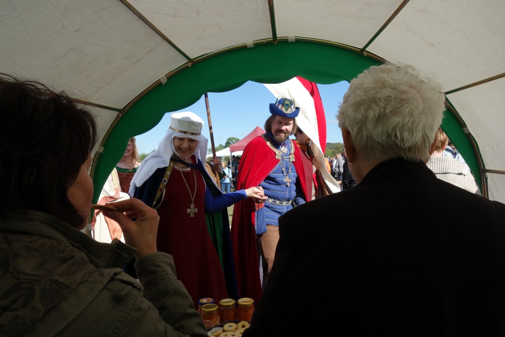 Svatý Václav s babičkou Ludmilou vyrazili na tržiště