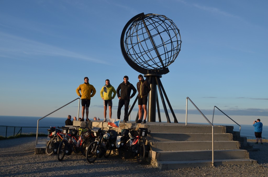 Kluci na Nordkapp dorazili po 41 dnech jízdy... 