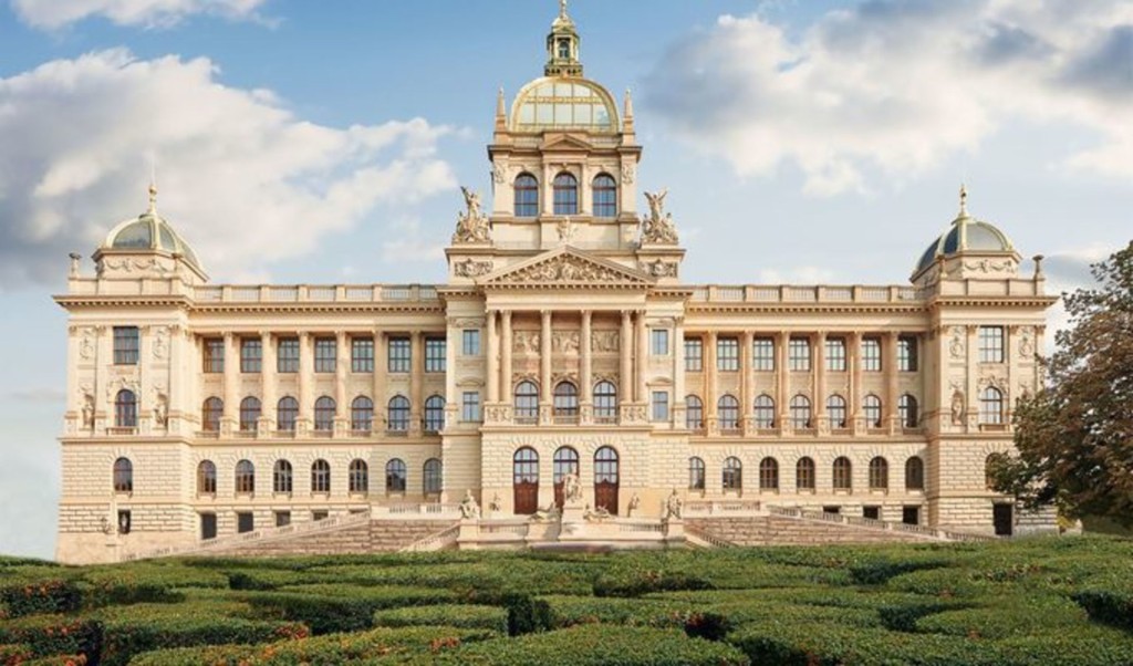 Národní muzeum ve staronovém hávu