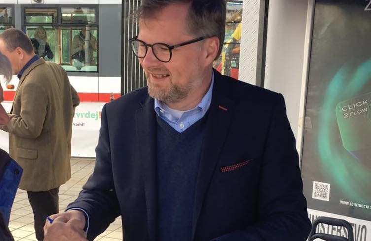 Premiér Petr Fiala obsadil ministerská křesla lidmi, kteří se nedomluví anglicky. Je to opravdu takový problém? 