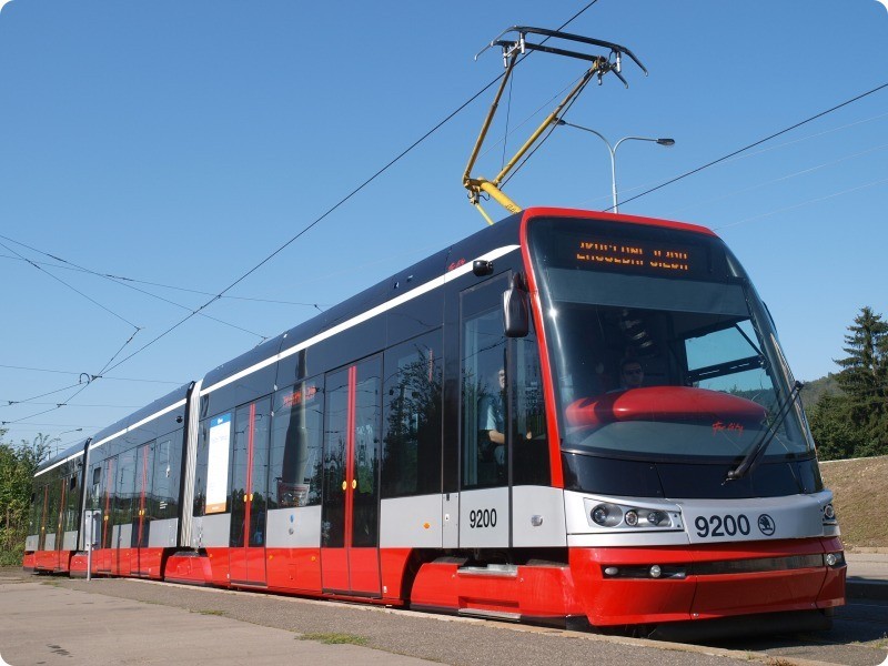 Nová tramvajová zastávka dělá vrásky řidičům