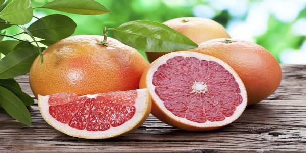 Grapefruit je takovým hořkým zázrakem. Co vše dokáže?