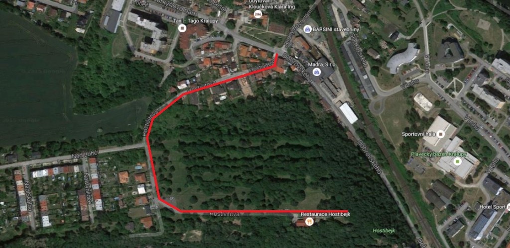 Na obrázku je vyznačená ulice Hostivítova, jejíž rekonstrukce potrvá do července.