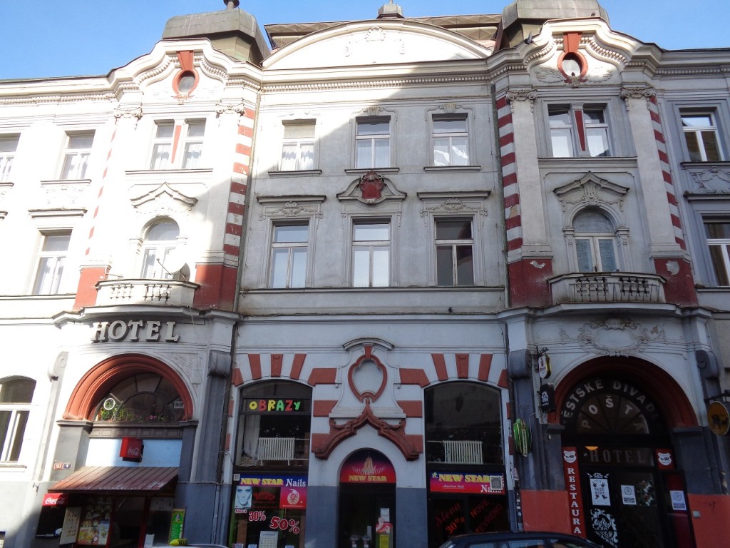 Hotel Pošta se nachází v historickém centru vedle náměstí v Tyršově ulici