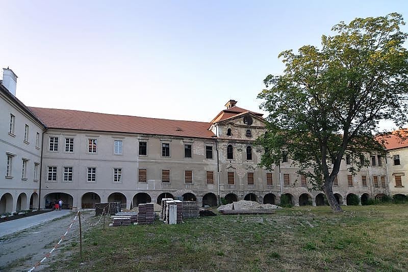Buštěhradský zámek se po sedmi letech vrátí městu. Jaké s ním má radnice úmysly?