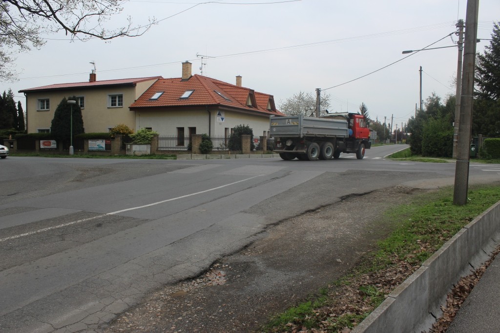 Nebezpečná křižovatka v Měšicích