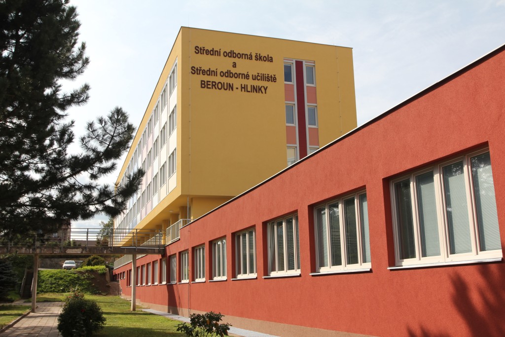 Zatepleny byly všechny budovy školy včetně střechy.