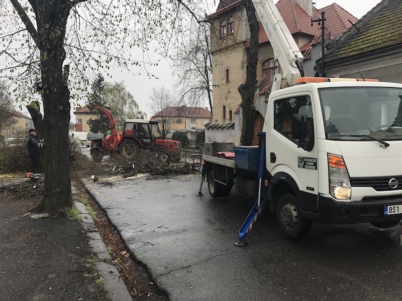 Docela smutný pohled na Lipovou ulici, kde se jen kácí. Jak to bude dál?