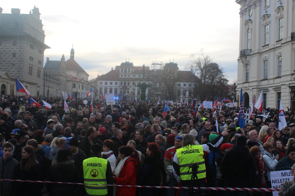 Na náměstí bylo dle organizátorů na 12000 lidí