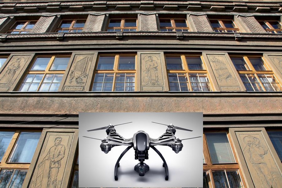 Proč se nad kolínským gymnáziem prohánějí drony?