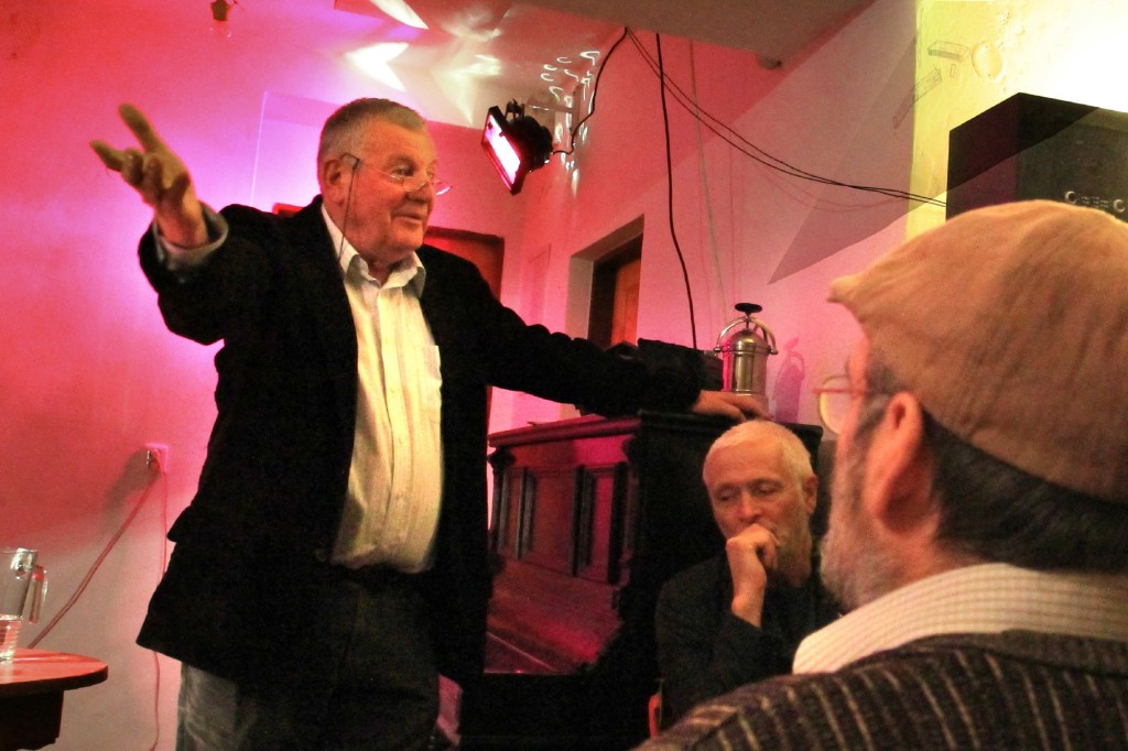 Karel Hvížďala spisovatel a novinář, jehož hlas si mnozí pamatují z vysílání Rádia Svobodná Evropa