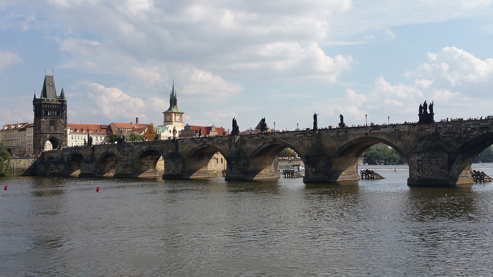 Dle legendy dorazila z Velvar sice vejce, ale vařená