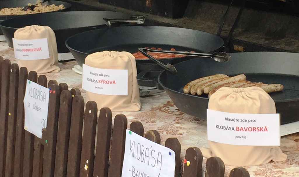Klobáskofest ve Velkých Popovicích nabízel několik desítek druhů klobás