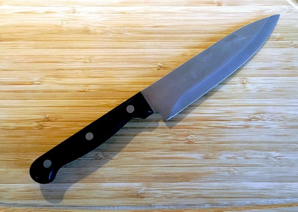 Osmnáctiletý mladík ubodal svou matku