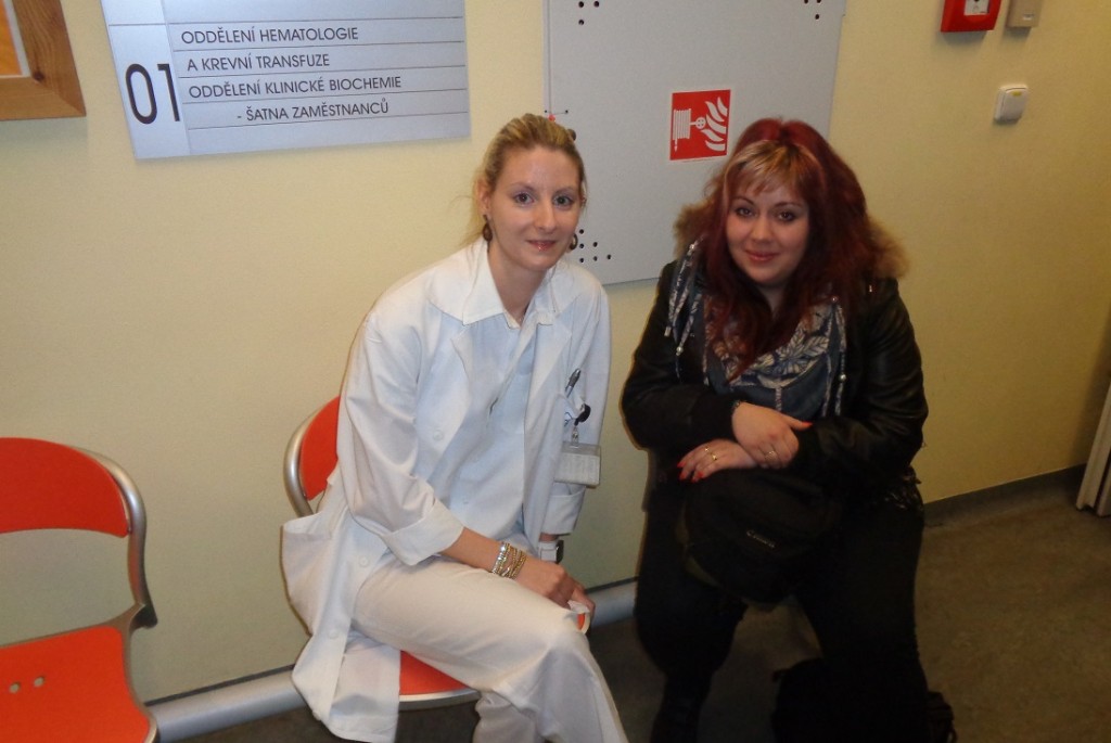MUDr. Michaela Kořánová se zájemkyní o darování dřeně Zuzanou Zelenkovou
