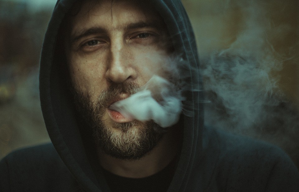 Kouříte? Nově už si pochutnáte jen na e-cigaretách a vodních dýmkách