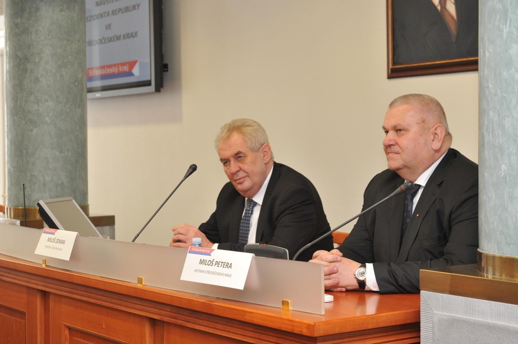 Prezident ČR Miloš Zeman a hejtman Miloš Petera na setkání se členy Zastupitelstva Středočeského kraje a starosty obcí.	