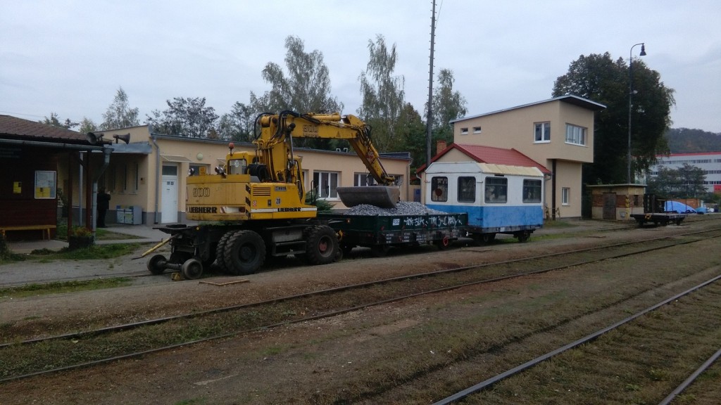 Stav trati v Týnci nad Sázavou před rekonstrukcí